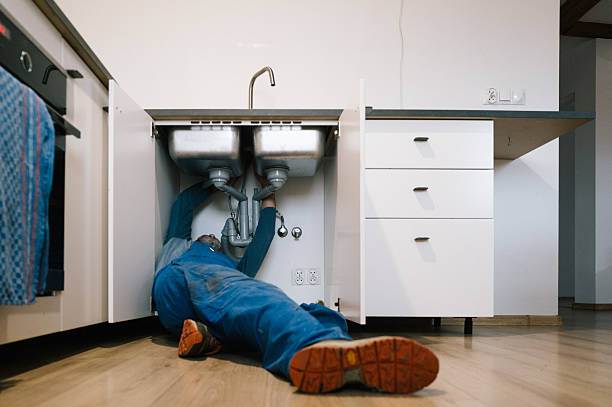 Professional Leak Detection technician working in Rosamond, IL